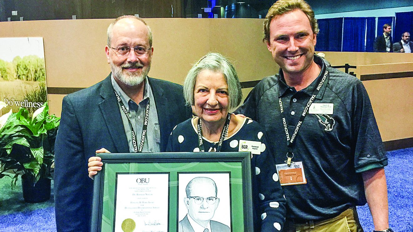 Dr. Naylor Receives Hobbs Award During SBC OBU Magazine
