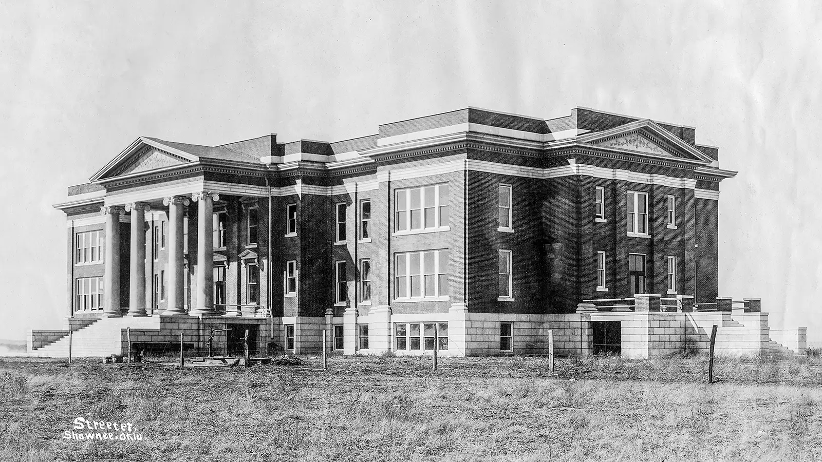 A photograph of Shawnee Hall from 1915