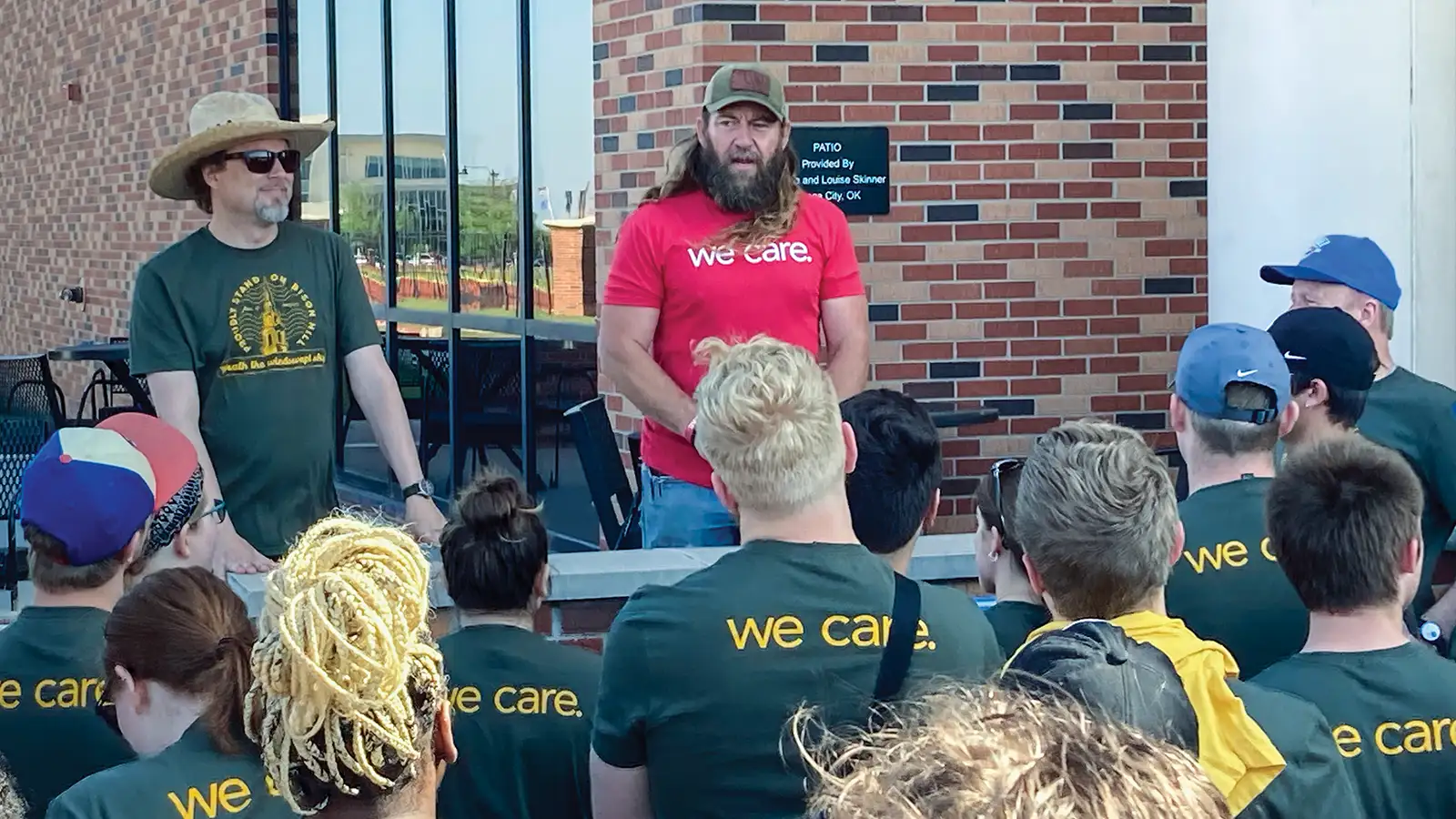 Dr. Thomas and Brandon Dyer, OBU alumnus, address OBU volunteers prior to participating in community cleanup.